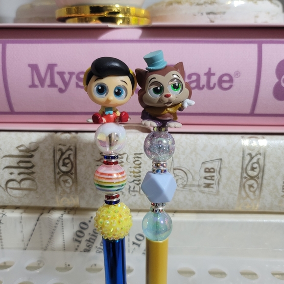 DISNEY DOORABLES PINOCCHIO Gideon the Cat Set of 2 Beaded Pens - Picture 9 of 10